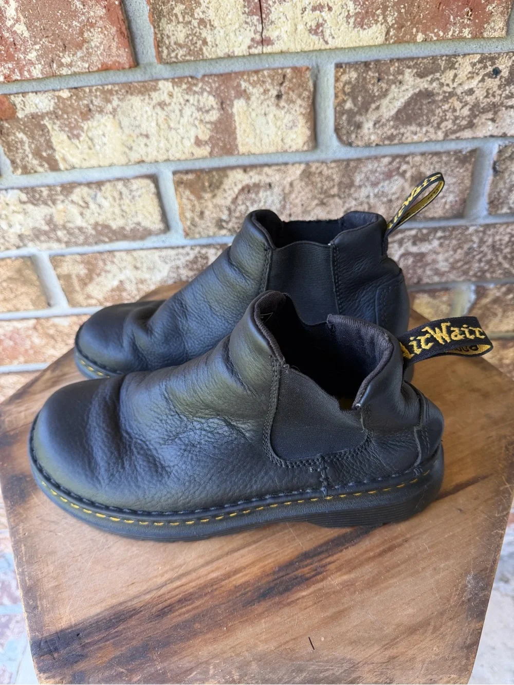 Dr. Martens Hardie II Chelsea Boot Unisex 9 Ladies 8 Mens Leather Excellent!
